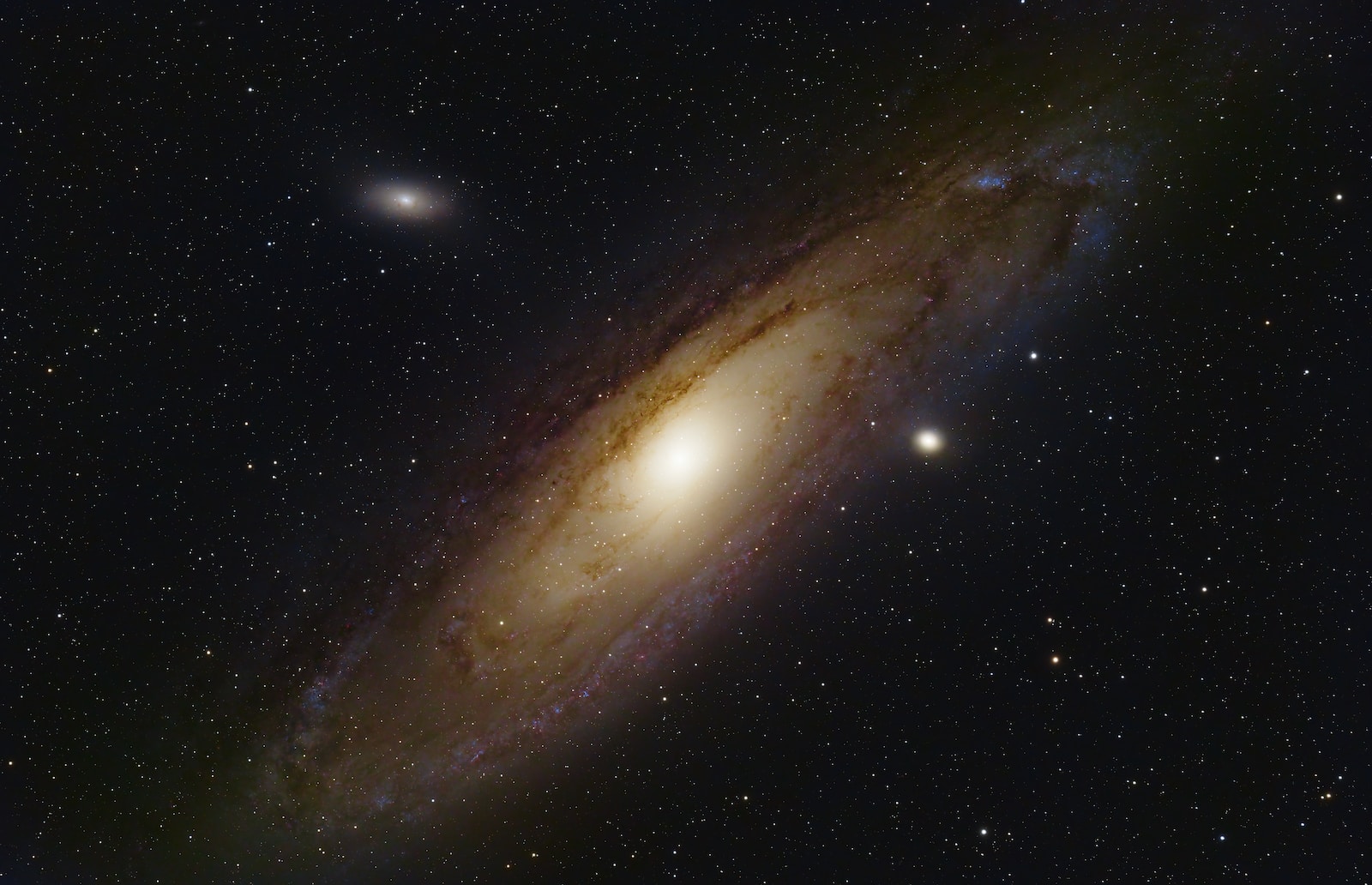 the andromidus galaxy is shown in this image